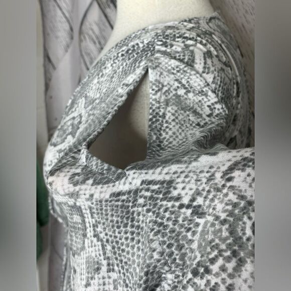 Haute Hippie Snake Print Top Pleated Front XXS (Runs big) - Picture 5 of 8